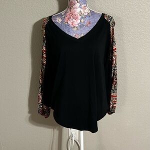 Beyove Black and Red Asymmetrical Relaxed Blouse